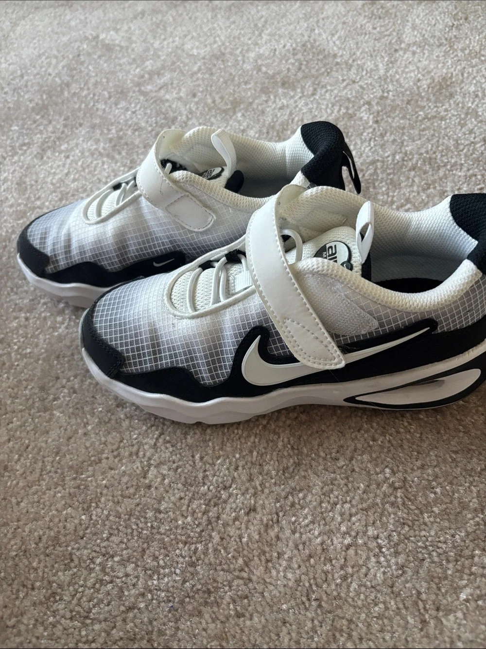 Nike Kids White and Black Velcro Sneaker
